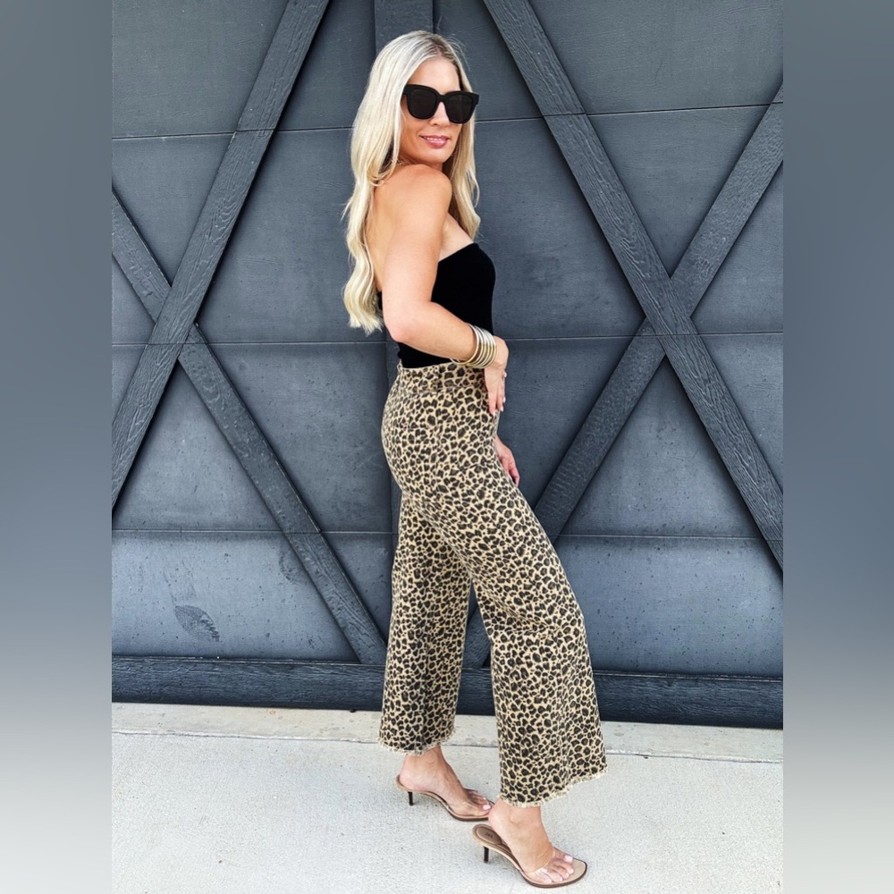 Leopard Print Mid Rise Flare Jeans - Picture 9 of 10